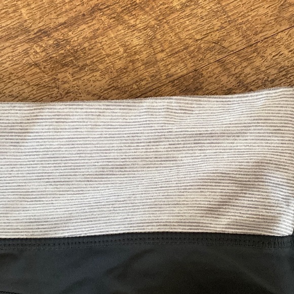 lululemon black white, gray yoga pants with rouching down the sides & pockets.4 - Picture 7 of 11